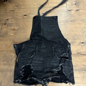 Express Distressed Short Overalls size 00
